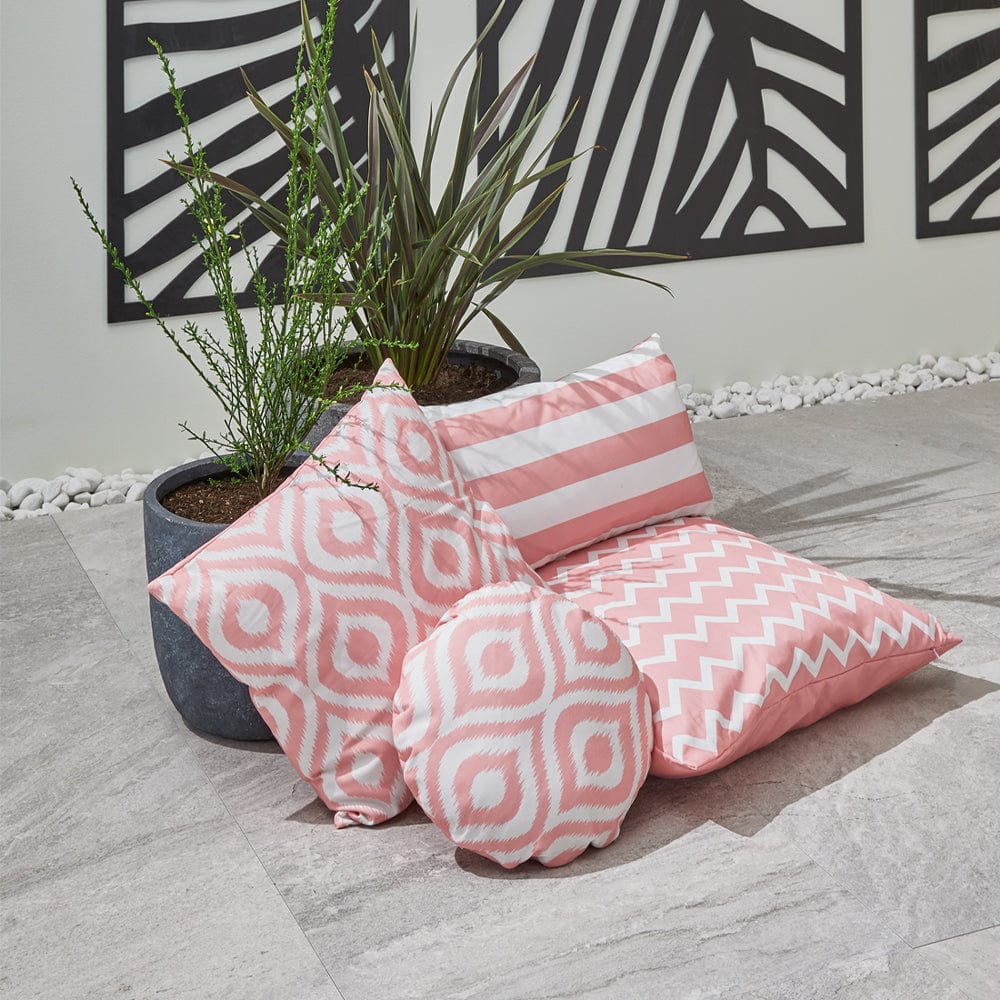 Ashcraft Waterproof Scatter Cushion Set in Pink Pattern (ensemble de coussins imperméables à l'eau)